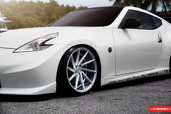 Nissan 370Z. - 4