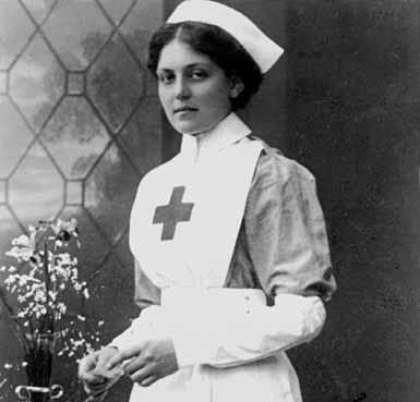 Медсестра Вайолетт Джессоп сумела выжить после того, как корабль HMHS Britannic в 1916 году ...