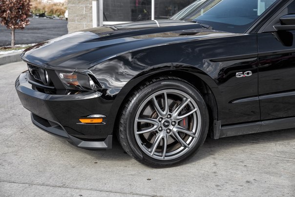 Ford Mustang GT - 5