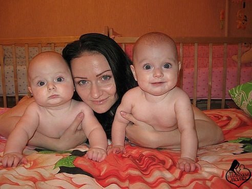 Кто дороже всех на свете? Ну, конечно - наши дети! Зайки, солнышки, цветочки! Наши дочки и сыночки!