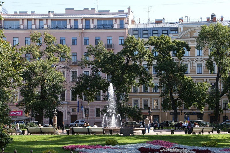 Манежная площадь санкт петербург площади санкт петербурга. Манежный сквер Санкт-Петербург. Манежная площадь Санкт-Петербург. Манеж6ая площать Санкт Питер. Манежная площадь со сквером.