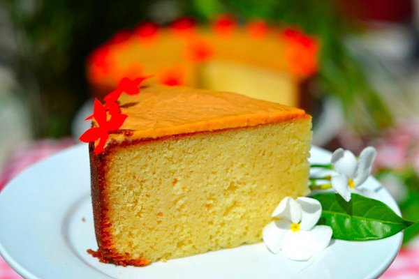 Торт «Tres leches».Ингредиенты:Мука — 400 гСахар — 450 гМолоко — 1 чашкаЯйцо — 5 шт.Масло сливочное ...