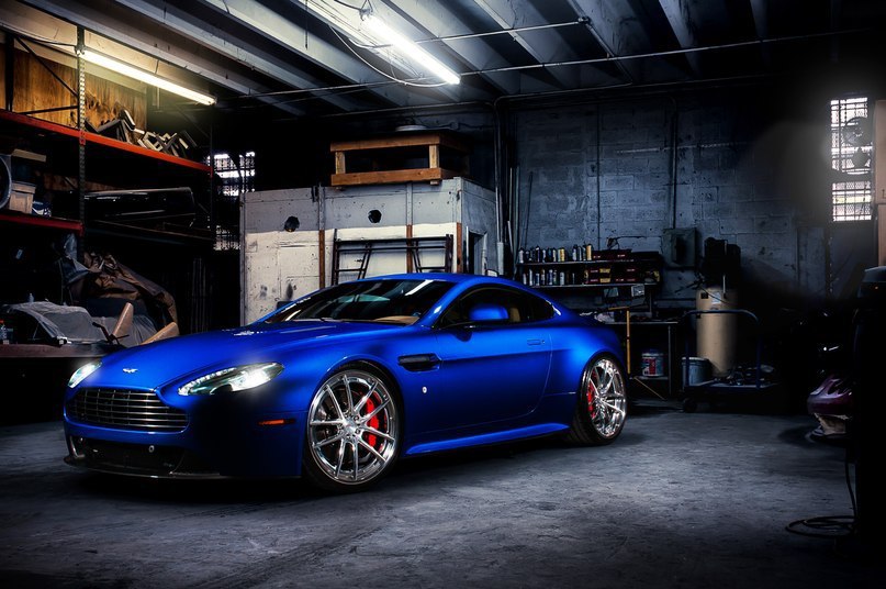 Aston Martin Vantage S. - 2