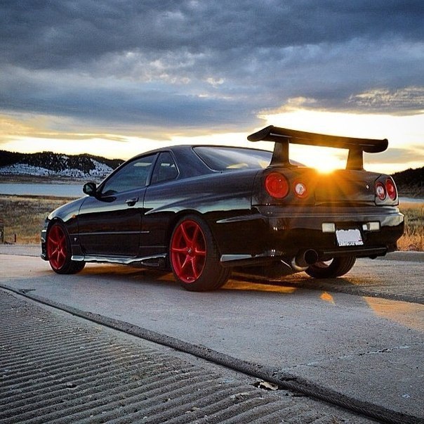 Nissan Skyline GT-R R34 - 6