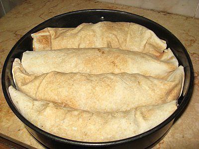 Запеканка в лаваше.Это простое, быстрое и вкусное блюдо.1. Обжарить фарш с луком.2. На листы лаваша ... - 5