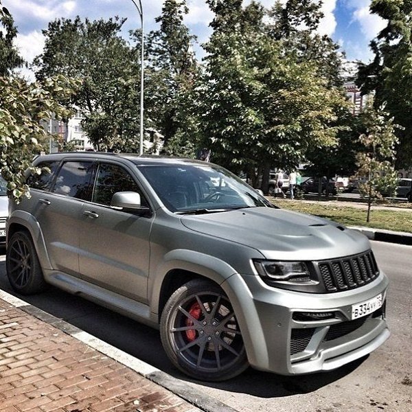 Jeep Grand Cherokee SRT-8 TYRANNOS - 5