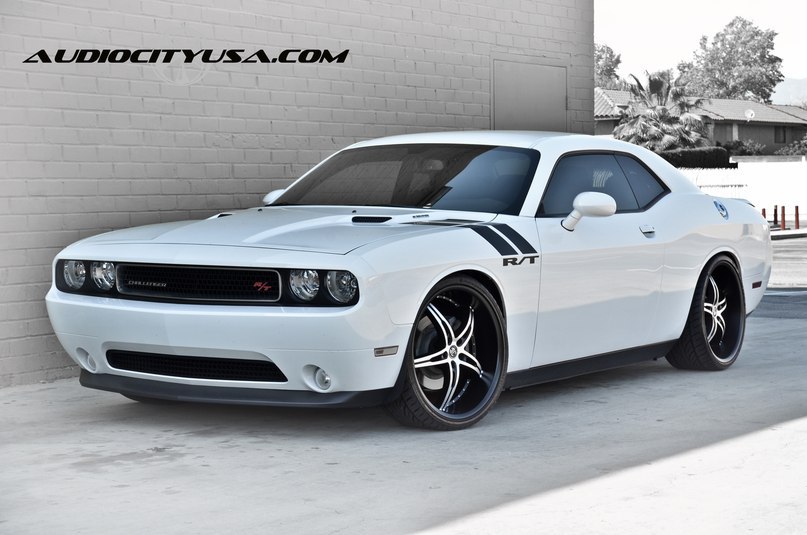Dodge Challenger R/T.