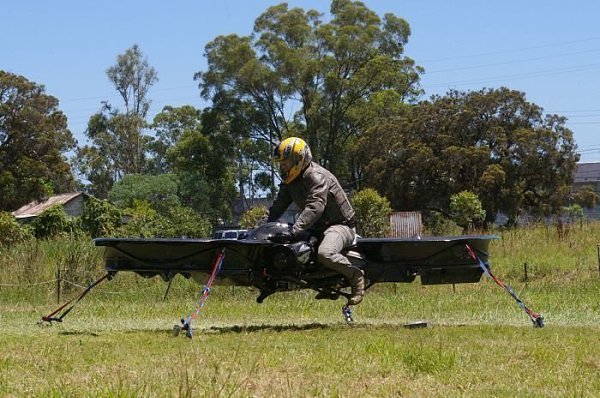 Hoverbike - летающий мотоцикл.Австралиец Крис Мэллой создал аппарат, который назвал “воздушным ... - 3