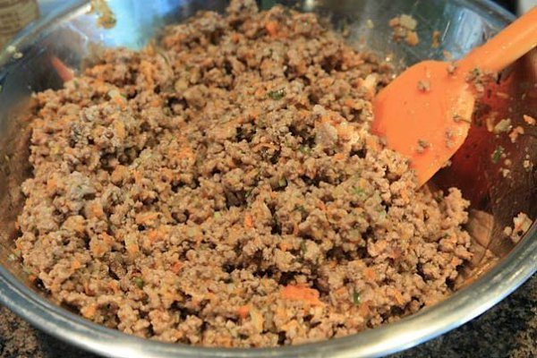 Беляши.Ингредиенты:говяжий фарш 450 гкуриный фарш 450 глук 1/2 шт.майонез 2 ст. л.морковь 1 шт.мука ... - 4