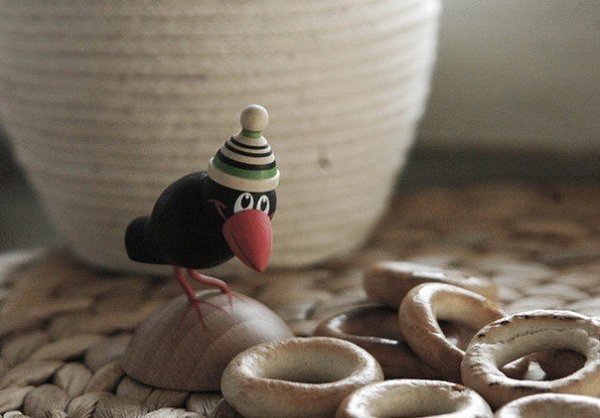 Декорирование бутылки.• Материалы для первого варианта:- бутылка- двойной скотч- ножницы- бельевая ... - 4