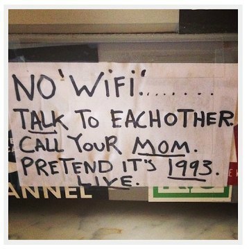 WI-FI НЕТ. Разговаривайте друг с другом. Позвоните маме. Притворитесь, что сейчас 1993. ЖИВИТЕ. ...