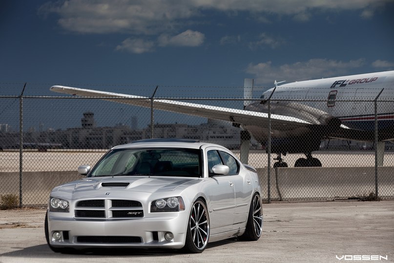 Dodge Charger SRT8. - 2