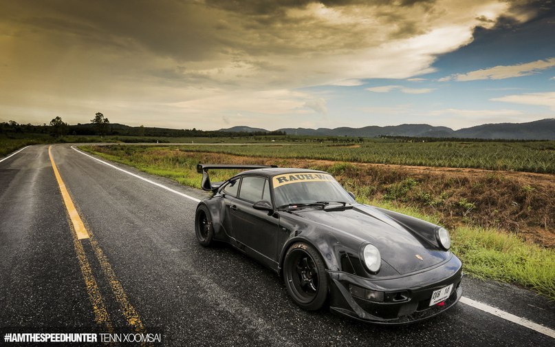 Porsche 911 (RWB).