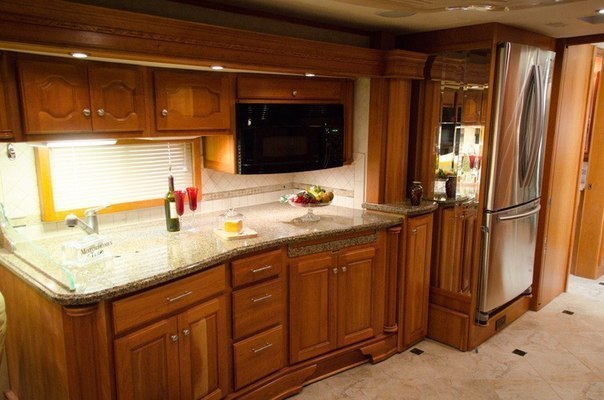 Country Coach Intrigue 525 HP Turbo Diesel - 3