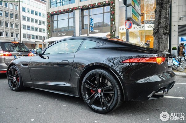 Jaguar F-TYPE R Coup - 2