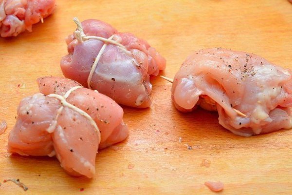 Голень цыплят с сыром и ананасом в ананасовом соусе.Ингредиенты:Куриная голень — 12 шт.Ананас — 1 ... - 4