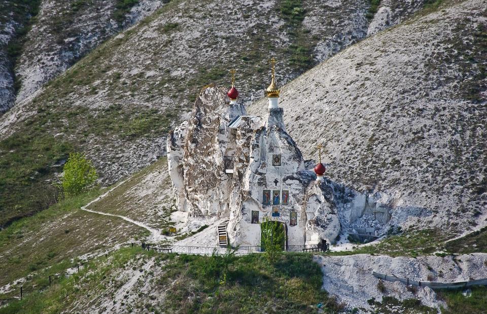 Костомаровский Спасский монастырь храм. Костомаровский Спасский пещерный монастырь. Костомаровский монастырь Воронежская область. Воронеж Костомаровский Спасский женский монастырь храм.