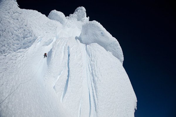 David Lama free-climbing Cerro Torre's southeast ... - 4