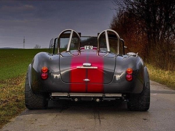 Weineck Cobra 780cui.Двигатель: 12.8 л. V8Мощность: 1115 л.с.Крутящий момент: 1760 НмРазгон 0-100 ... - 7