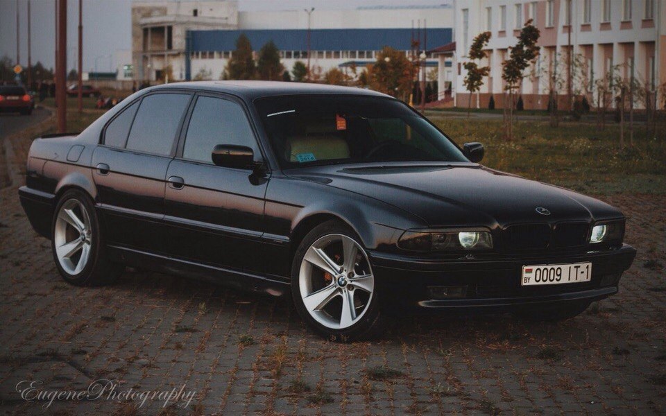 BMW 7 Series E38 - 3