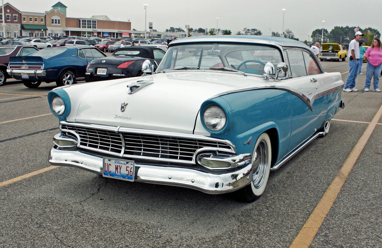 1956 Ford Fairlane Club Victoria 2-Door Hardtop