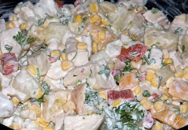 Салат из курицы с ананасами. Нежный, но сытный салат. Вам потребуется: 600 г куриных грудок без ...