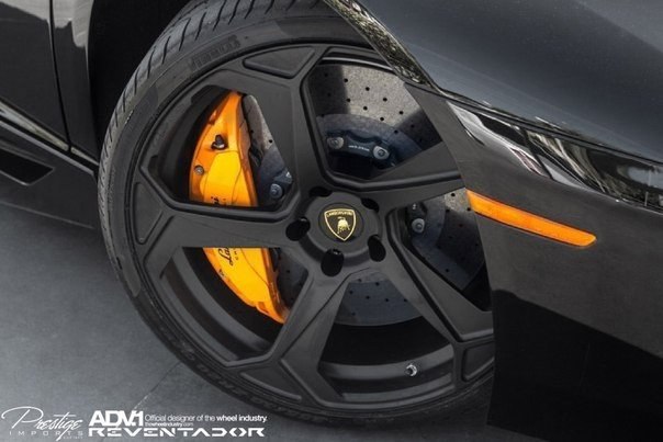 Lamborghini Aventador - 4