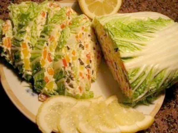 Закуска из пекинской капусты.Очень вкусная и безумно красивая закуска из пекинской капусты с сырной ...