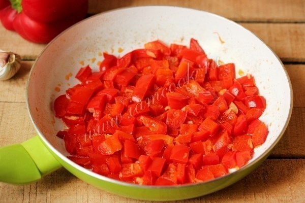 САЛАТ «ШЕДЕВР» С КУРИЦЕЙ И СЛАДКИМ ПЕРЦЕМ.Курица - 200 грамм;Перец красный сладкий (мясистый)- 250 ... - 2