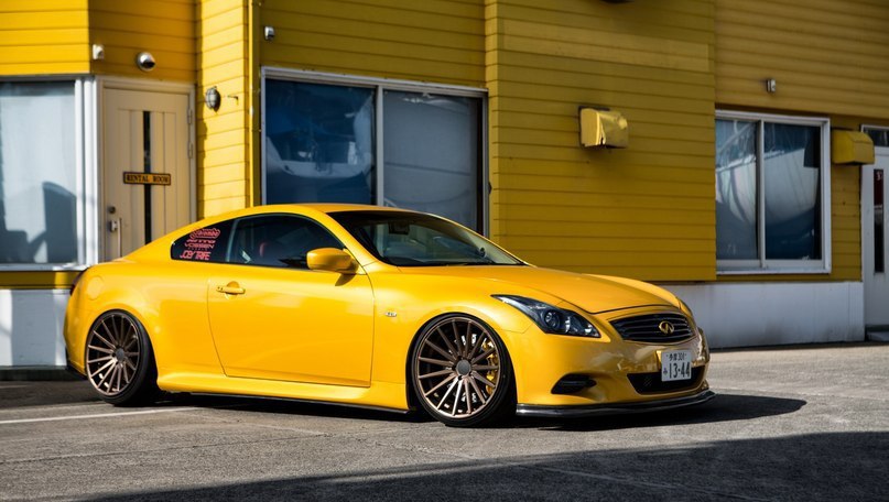 Infiniti G37 Coupe.