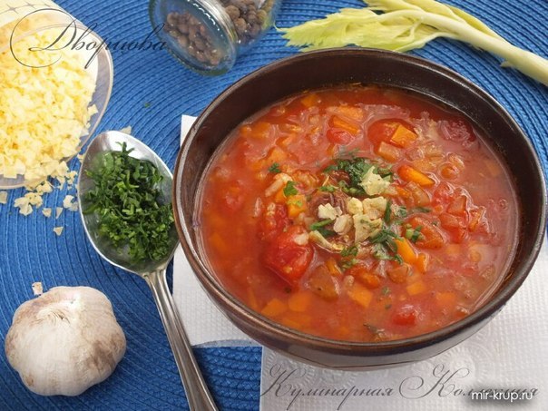 Диетический томатный суп с бурым рисом и изюмом.ИнгредиентыТоматы консервированные - 500 мл. ...
