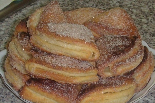 Печенье из творога.Ингредиенты:400гр творога смешать с 250 г маргарина(натертого на терке) ...