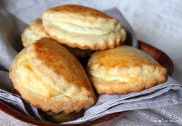 Сочники.Вот воскресным вечерком решила сделать что-нибудь вкусненькое и побаловать домашних. Выбор ...