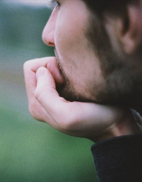 Любить того, кому мы безразличны, Безумно больно, даже утопично. Но как парадоксально и смешно: ...