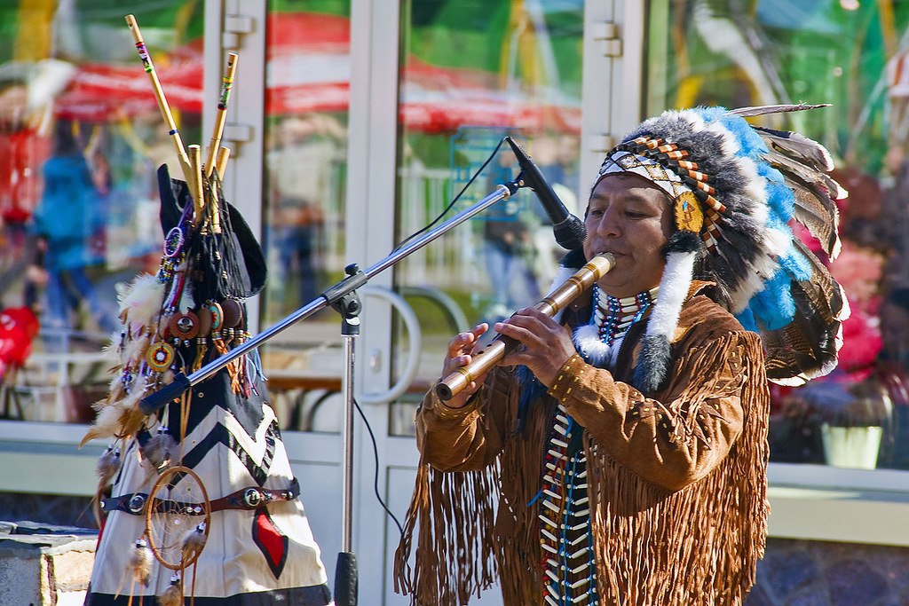 Индеец музыкант. Индейский фестиваль «Лос-Бальсерьяс». Индейские музыканты. Индейцы музыканты. Музыканты Перу.
