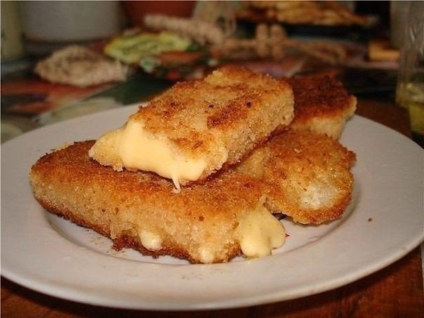 Жареный сыр по-чешски в панировке.Вкусная закуска, которая отлично подойдет, если гости уже на ...