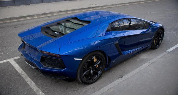 Blue Lamborghini Aventador - 4