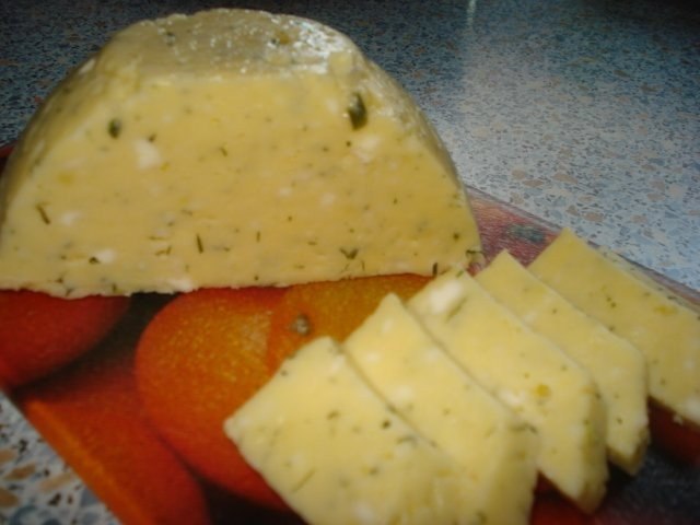 Как приготовить сыр из сметаны и молока. Домашний соленый сыр. Домашний яичный сыр. Домашний сыр из молока и яиц. Домашний сыр из творога.