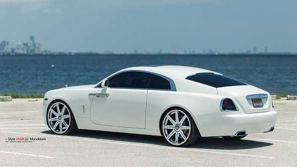 White Rolls-Royce Wraith Looks Stunning on Vellano 24s 2015