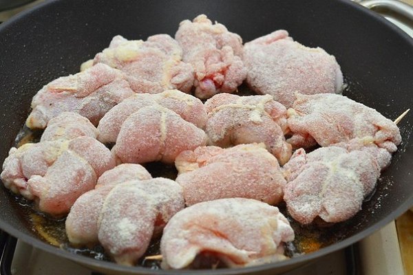 Голень цыплят с сыром и ананасом в ананасовом соусе.Ингредиенты:Куриная голень — 12 шт.Ананас — 1 ... - 6