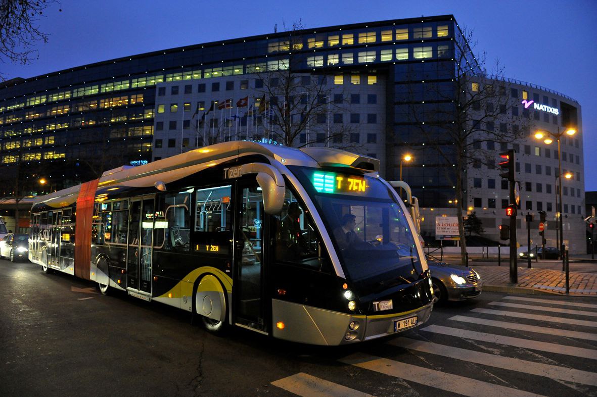 Городские автобусы и троллейбусы. Современные автобусы. Тралейбуссовременнный. Современный троллейбус. Троллейбус будущего.
