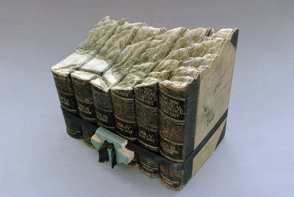 Скульптуры из книг от Гая Ларами. Канадский художник Гай Ларами (Guy Laramee) прославился на весь ... - 7