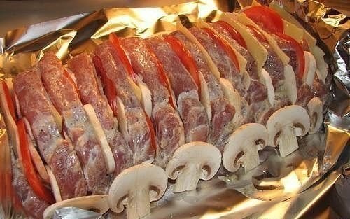 Мясо «Гармошка».Ингредиенты: мясо мякоть (свинина/говядина)- 1 кг помидор- 2 шт сыр твердый- 200 гр ...