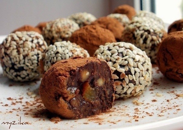 Домашние полезные конфетки.Ингредиенты ( количество продуктов на 17-20 небольших конфеток):курага - ...