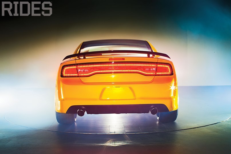Dodge Charger SRT-8 Super Bee. - 4