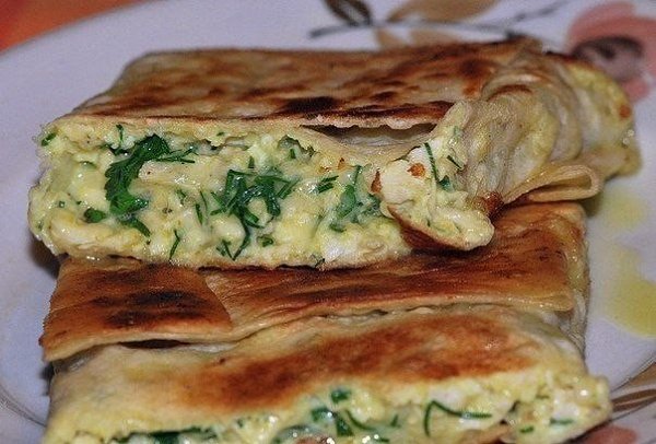 Конвертики из лаваша.Ингредиенты:Начинка:отварная куриная грудка, натертый на терке сыр, ...