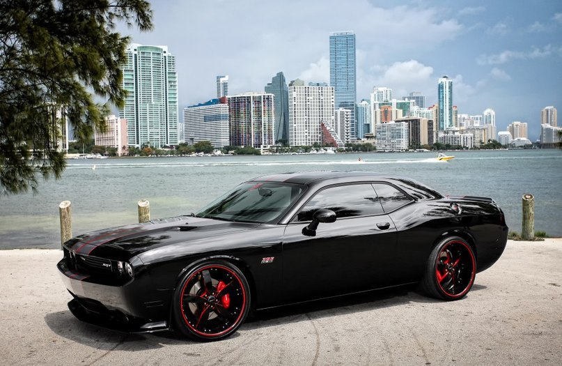 Dodge Challenger SRT8.