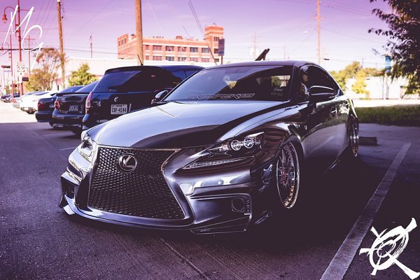 Lexus IS.