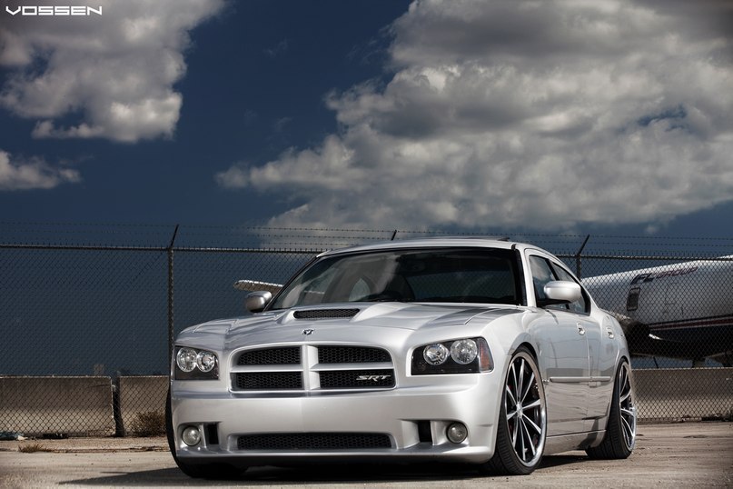 Dodge Charger SRT8. - 4