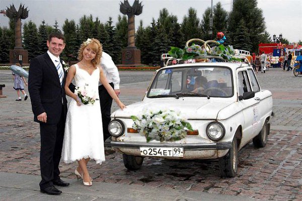 И всё таки "Запорожец" - это семейная машина ! Кроме жены, туда ни одна бл@дь не сядет !!